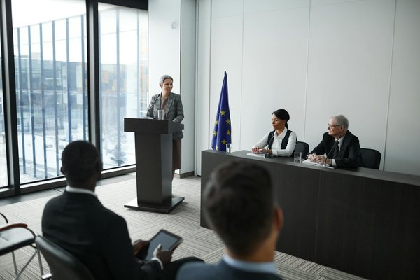 Comment utiliser les réseaux sociaux pour renforcer l'esprit d'équipe en télétravail ?