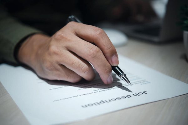 Quels sont les éléments indispensables dans la rédaction d'une fiche de poste ?